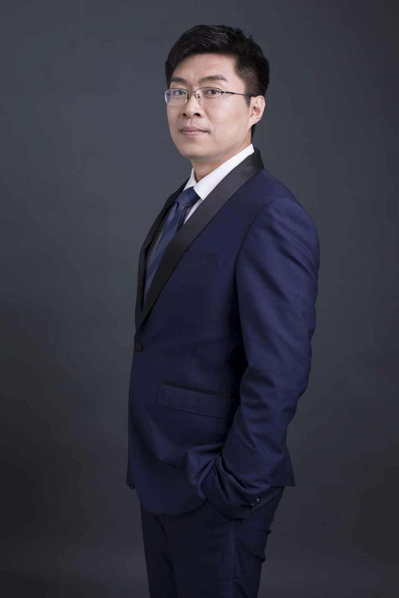 管士涛 portrait